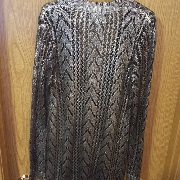 Top - Picture 2 of 2